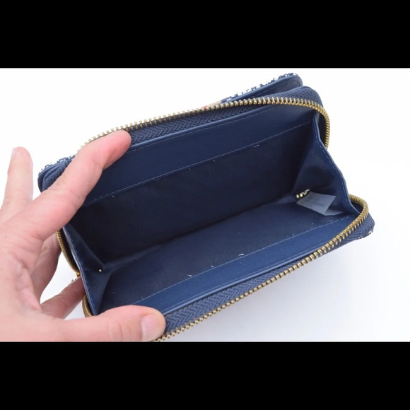 C. Wonder wallet - Picture 5 of 8